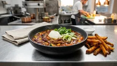 Chili sin Carne mit Süßkartoffel-Pommes – würzig, sämig und richtig unkompliziert