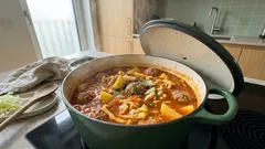 Lazy Kohlrouladen aus dem Topf: One-pot Rezept mit Hackbällchen, Kartoffeln und Weißkohl