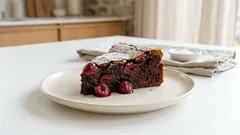 Saftiger Kirsch-Schokoladenkuchen – mit Kuvertüre und Eischnee ganz einfach gebacken